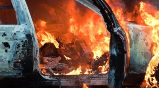 Evdən qovulmuş kişi sevgilisinin avtomobilini yandırdı   - FOTO