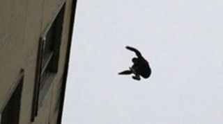 32 yaşlı kişi beşinci mərtəbədən yıxılaraq öldü - FOTO 