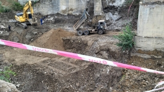 Qudyalçay körpüsünün uçması sürücülərə problem yaradıb: DETALLAR - FOTO - VİDEO 