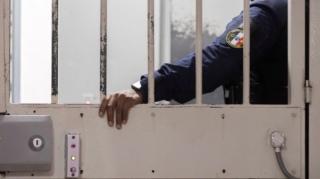 Həbsdəki nəvəsinə qovuşmaq üçün cinayətə əl atdı 