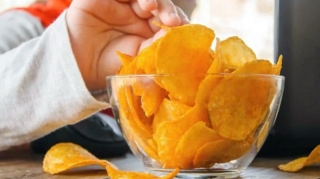 Çips paketlərində qurdlar olur? - "İçindən həşəratlar çıxdı" - VİDEO 