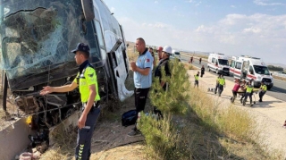 İraqa gedən avtobus qəzaya uğrayıb, 40 nəfər xəsarət alıb 