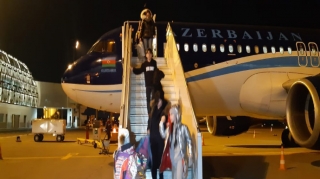 Ukraynadan təxliyə olunan daha 184 Azərbaycan vətəndaşı Bakıya çatıb - FOTO 