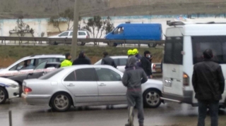 Bakı Mühəndislik Universitetinin yaxınlığında qəza: xəsarət alan var  - FOTO