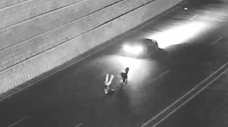 Bibiheybət məscidi qarşısında avtomobil motosikletlə toqquşdu - ANBAAN VİDEO 