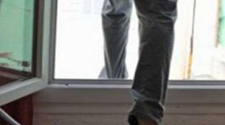 Gəncədə kişi özünü binanın 5-ci mərtəbəsindən atıb  - FOTO