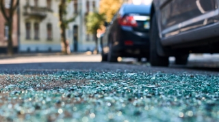 Nazirin avtomobili qəza törədib, bir nəfər ağır yaralanıb 