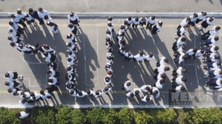 Zəfər Günü münasibətilə keçirilən fləş-mobun səmadan maraqlı görüntüləri   - FOTO