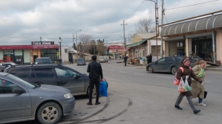 Произвол таксистов в Пиршаги:  создали незаконную «стоянку»?  - ФОТО