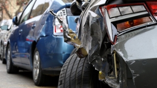 Bakıda iki avtomobil toqquşub, yeniyetmə ağır xəsarət alıb 