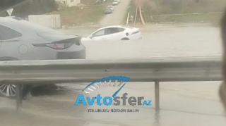 “VAZ” dairəsinin yaxınlığında gölə girən “BYD” suda batdı – Elektronika məhv oldu - VİDEO  