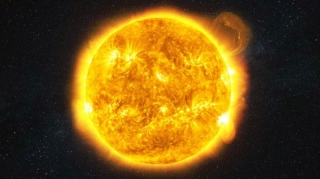 На Солнце заметили огромный объект 