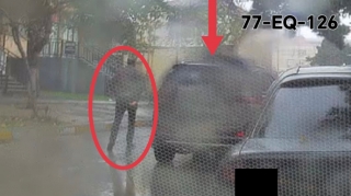 В Хырдалане водитель припарковался посреди дороги, чтоб забрать детей из школы — ВИДЕО 