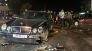 Bakıda iki avtomobil toqquşub - FOTO