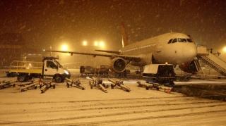 Yağan güclü qar Astana aeroportunun işini iflic edib 