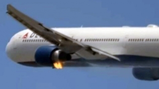 В США самолет загорелся во время взлета - ВИДЕО