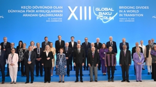 İlham Əliyev XIII Qlobal Bakı Forumunda   - FOTO
