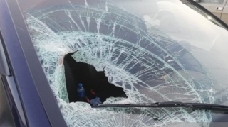 Ağstafada minik maşını aşıb, sürücü xəsarət alıb 