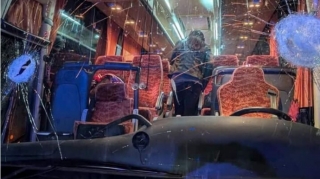 Məğlubiyyətdən sonra avtobusun pəncərəsini sındırdılar 