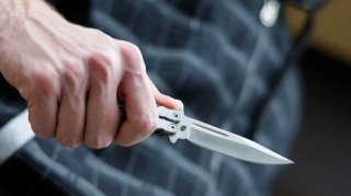 Bakıda qadın evdə bıçaqlanıb 