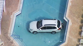 Qazla əyləci səhv salan qadın sürücü... 