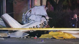 Təyyarə avtodayanacağa düşdü: azı 5 ölü