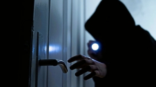 Reklam şirkətindən oğurluq edən qardaşlar tutuldu