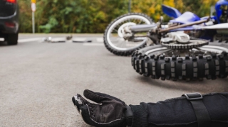 Bakıda 17 yaşlı gənc motosikletlə qəza törətdi 