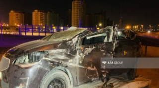 В Баку перевернулся автомобиль: есть пострадавшие - ФОТО 