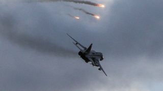 Rusiya hava döyüşü zamanı Ukraynanın "Su-24" təyyarəsini vurdu 