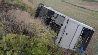 Avtobus maneəyə çırpılaraq aşdı - 16 nəfər öldü, 18-i yaralandı 