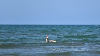 Novxanıda dənizdə bir nəfər batıb 