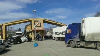 Astarada TIR-ların növbəsi 10 km-ya çatır - İran şikayətləndi 