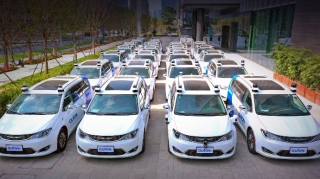 Роботакси AutoX впервые выехали на улицы Китая без водителей  - ВИДЕО