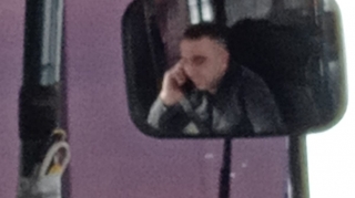 Avtobusu qulağında telefon idarə edən sürücünü vətəndaş İFŞA ETDİ - VİDEO 