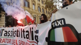 Romada taksi sürücüləri etiraz aksiyası keçirib - VİDEO 