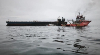 Türkiyə sahillərində yanan gəmi söndürüldü - FOTO