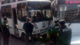 Bakıda avtobus piyadaları vurub, digər avtomobilin üstünə ATDI 