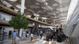 Millət vəkili: “Belə şərəfsizlik, qanunsuzluq olar?”  - 200 vətəndaşımız aeroportda qalıb  - FOTO