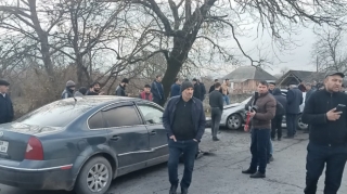 Oğuzda iki maşın toqquşub, 5 nəfər xəsarət alıb - ADLAR   - FOTO