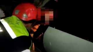 “Kamaz”la toqquşan “BMW”nin sürücüsü belə xilas edildi - VIDEO 