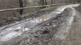 Altı kəndi birləşdirən yol bərbad vəziyyətdədir; 9 kilometrlik yol illərdir ... - VİDEO 