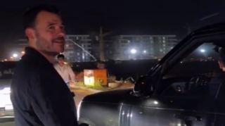 Emin sürücüyə kömək etdi, sonra irad bildirdi - VİDEO 