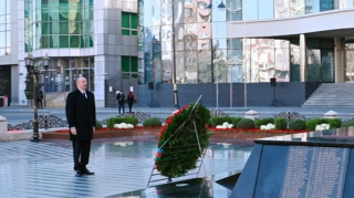 Prezident Xocalı abidəsini ziyarət etdi  - FOTO - YENİLƏNİB