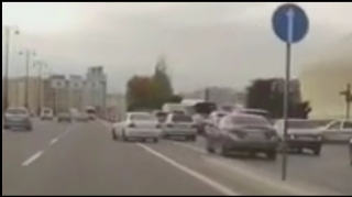 Qayda pozub təhlükəli vəziyyət yaradan avtomobil - Dövlət qurumuna məxsusdur - VİDEO