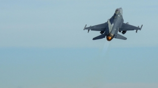 Ukrayna müharibədə ilk dəfə "F-16" qırıcılarından istifadə etməyə başlayıb 