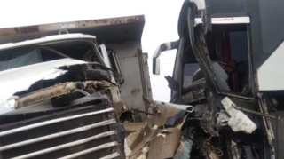 Azərbaycanda idmançıları daşıyan avtobus "Kamaz"la toqquşdu - YARALILAR VAR   - VİDEO - YENİLƏNİB