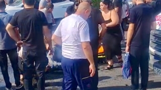 Novxanıda qadın sürücü yolu keçən piyadaları vurdu    - VİDEO