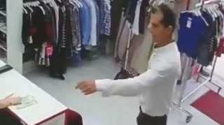 Bakıda dələduzluq:   Pulu xırdalatmaq adı ilə götürüb qaçdı - VİDEO 