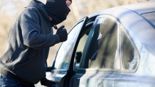 Bakıda avtomobildən 8400 manat pul oğurlanıb 